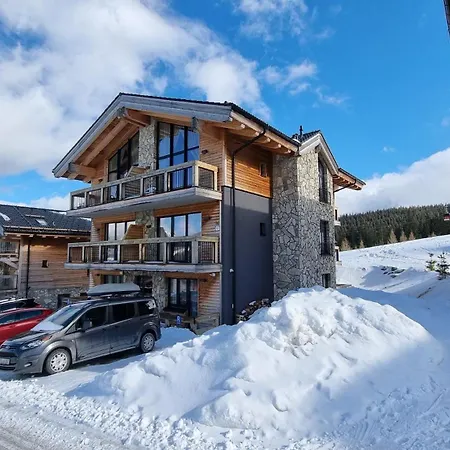 Chaletski Jasna, Ski-in & Ski-out * ديمانوفْشكا دولِنا